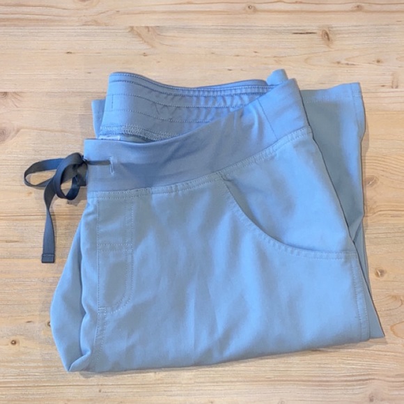 FIGS MEDIUM TALL dusty blue kade cargo scrub pants - Picture 3 of 3